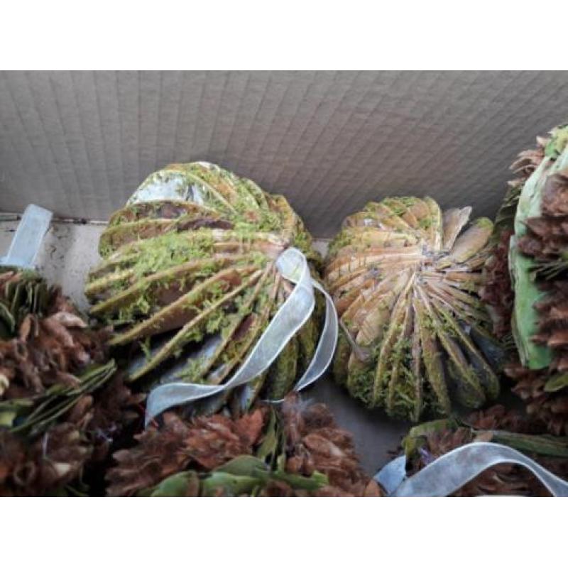 Partij kerstartikelen, kerststukken, kerstballen, kerstdecor