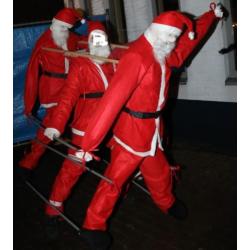 straattheater/kerstmarkt/kerstmannenpak loopgroep