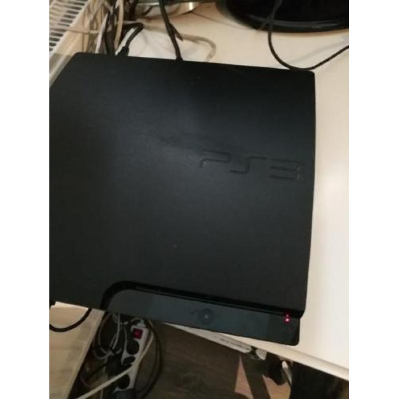 Ps3 met 2 controllers en 6 spellen