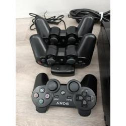 Ps 3 met 3 dual shock controllers en duo oplader 80GB