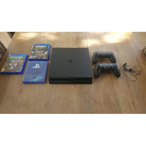 Sony PlayStation 4 slim 500gb + 2 controllers