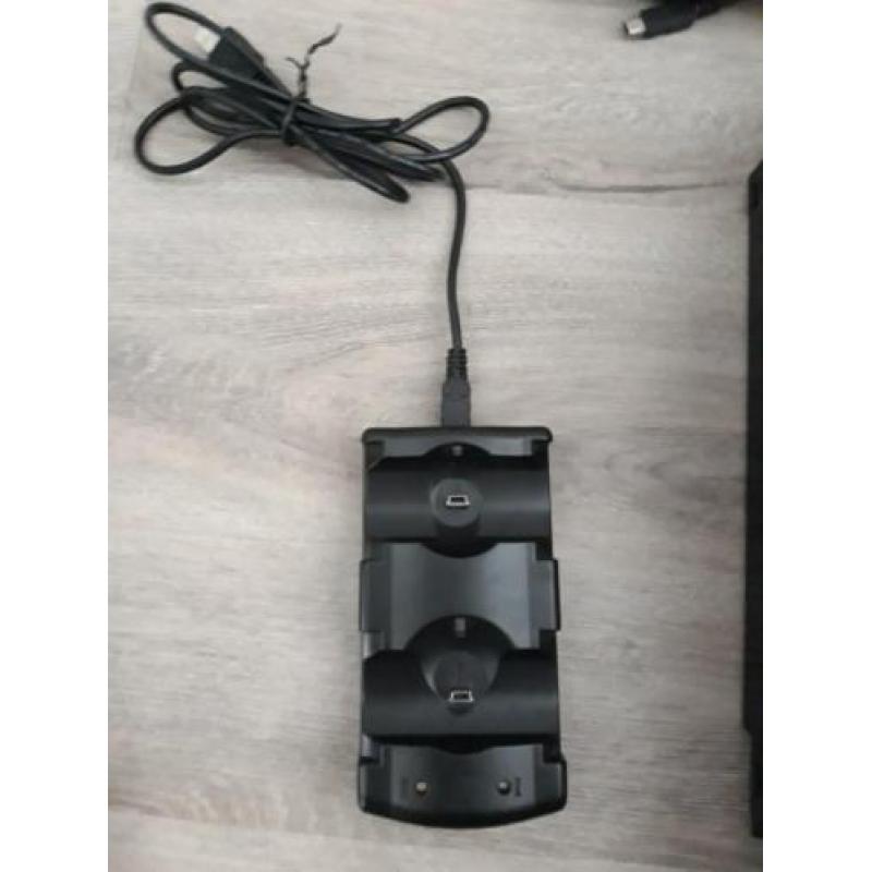 Ps 3 met 3 dual shock controllers en duo oplader 80GB