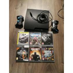Ps3 met 2 controllers en 6 spellen