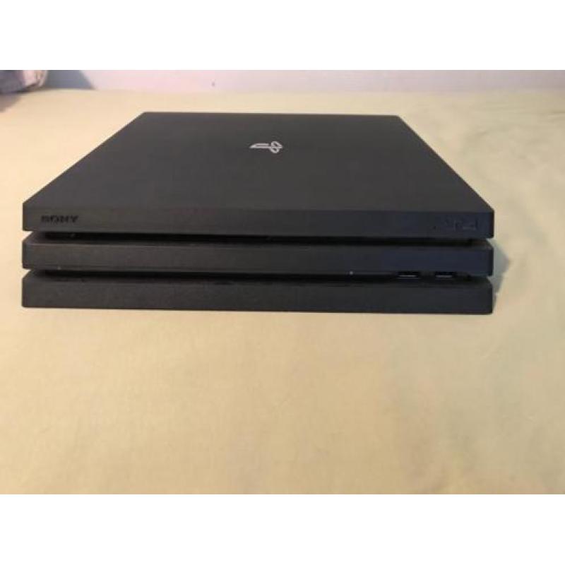Playstation 4 Pro 1TB Black met garantie.