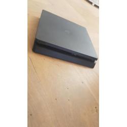 Sony PlayStation 4 slim 500gb + 2 controllers