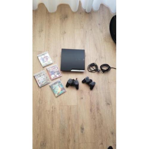 PlayStation 3 +2 draad controllers+ 4 games+ HDMI kabel