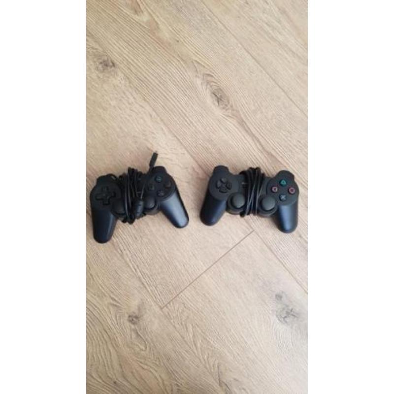 PlayStation 3 +2 draad controllers+ 4 games+ HDMI kabel