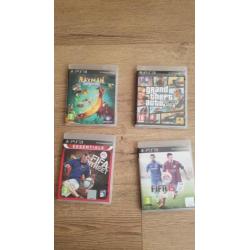 PlayStation 3 +2 draad controllers+ 4 games+ HDMI kabel