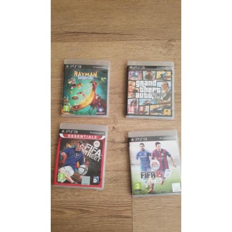 PlayStation 3 +2 draad controllers+ 4 games+ HDMI kabel